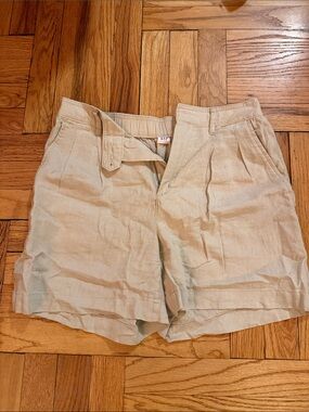 GAP Women's Light Beige High-Waist Pleated Shorts